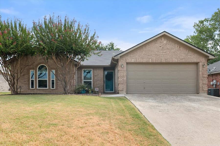 Property photo for 2708 Jennie Wells Drive, Mansfield, TX