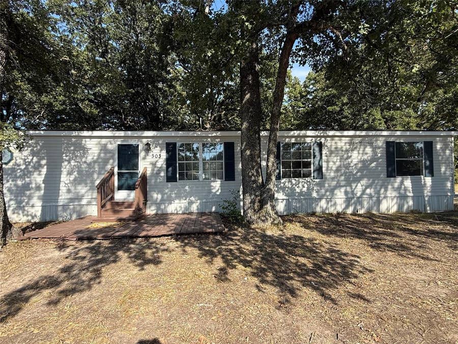 Property photo for 303 Horseman S Road, Greenville, TX