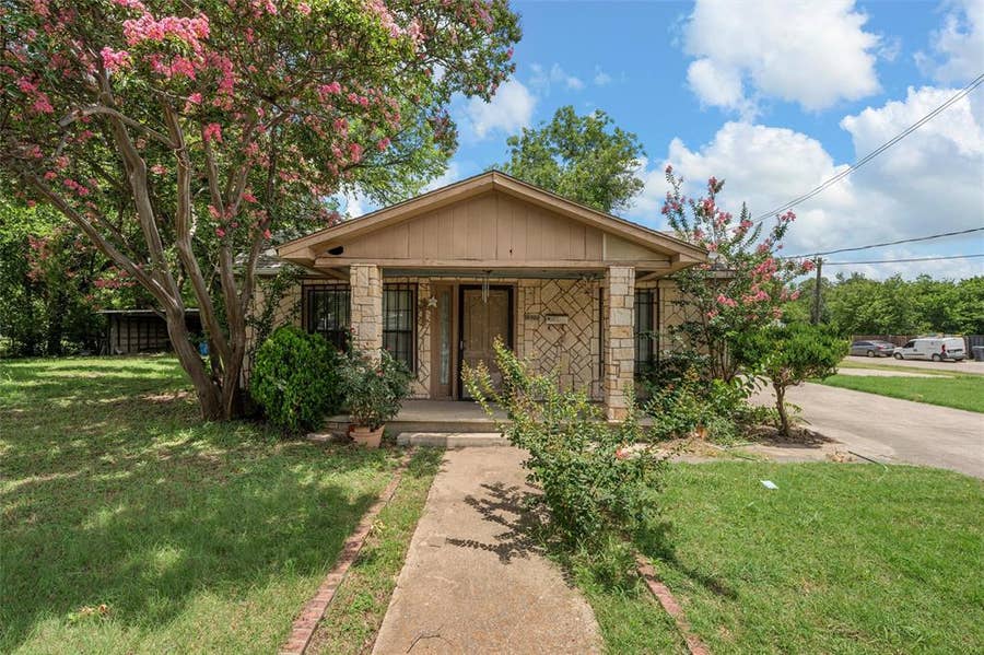 Property photo for 1320 S 26th Street, Waco, TX