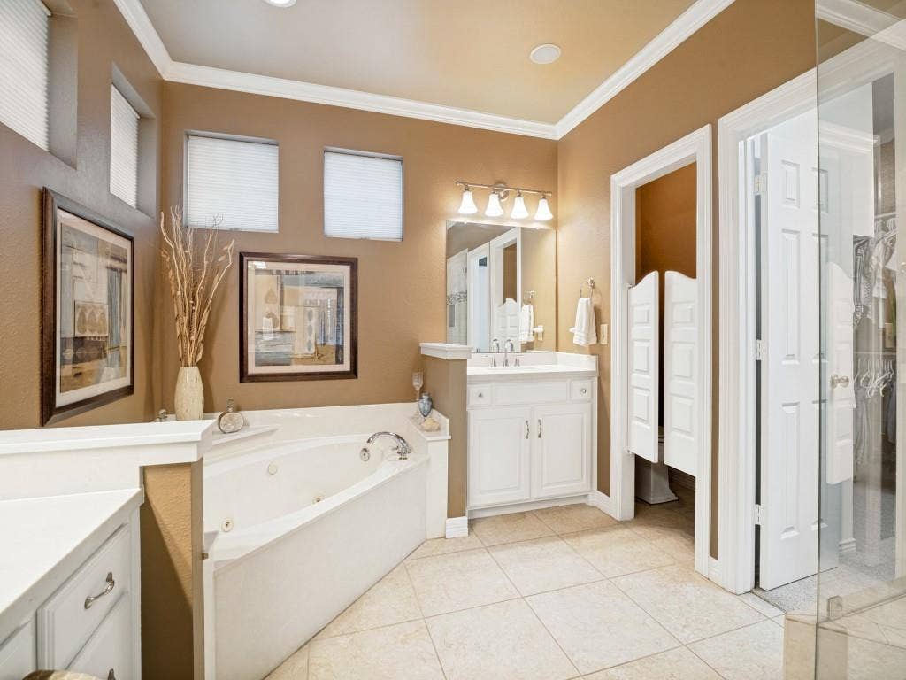 103 Texas Circle, Sunnyvale, TX 75182 The primary bath also has a jetted tub and large walk-in closet.