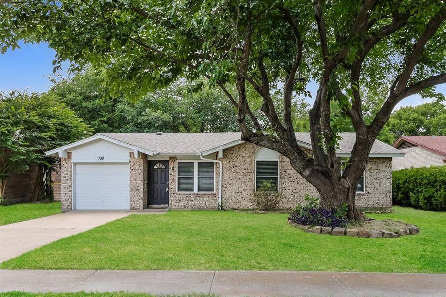 Property photo for 738 Lisa Lane, Cedar Hill, TX