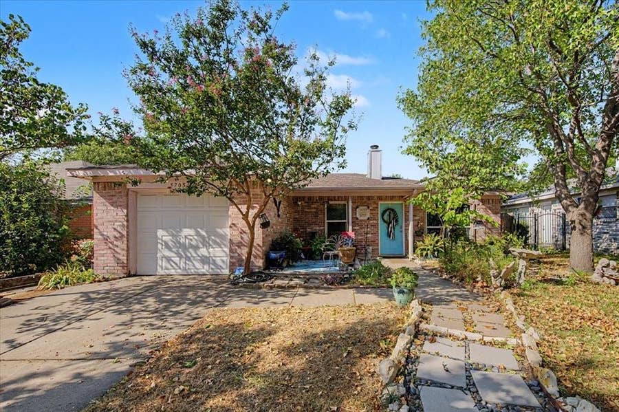 Property photo for 5705 Heatherglen Terrace, Fort Worth, TX