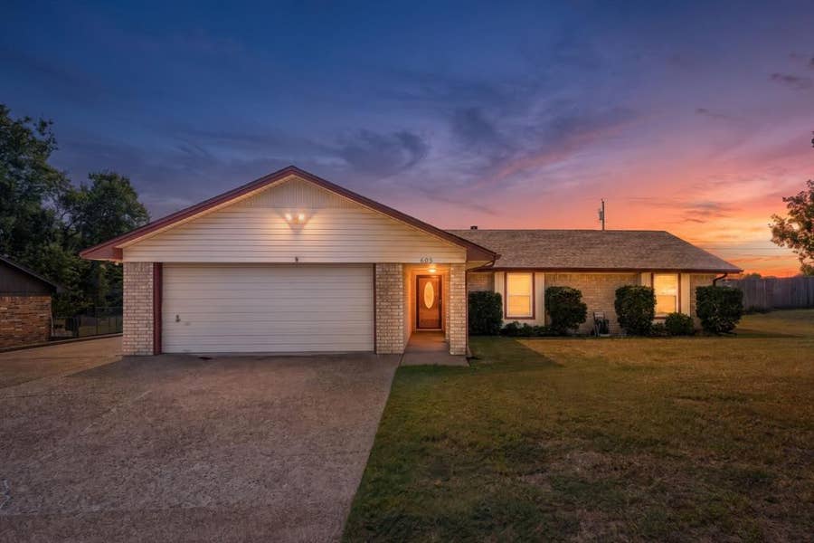 Property photo for 605 Angel Fire Drive, Hewitt, TX