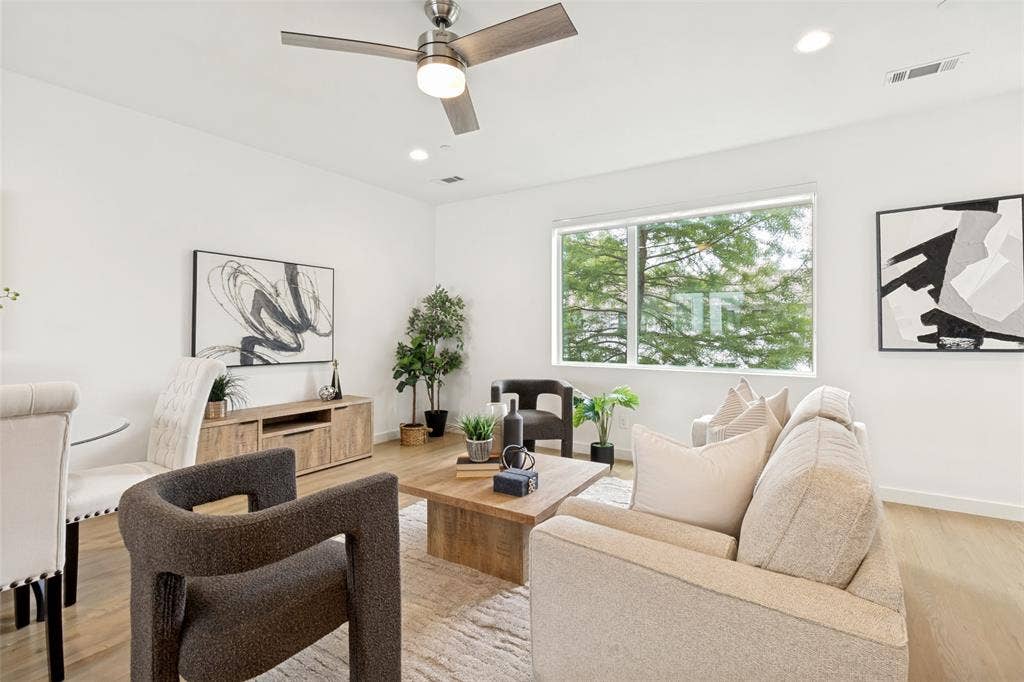 1430 Grigsby Avenue, #104, Dallas, TX 75204 Beautiful windows