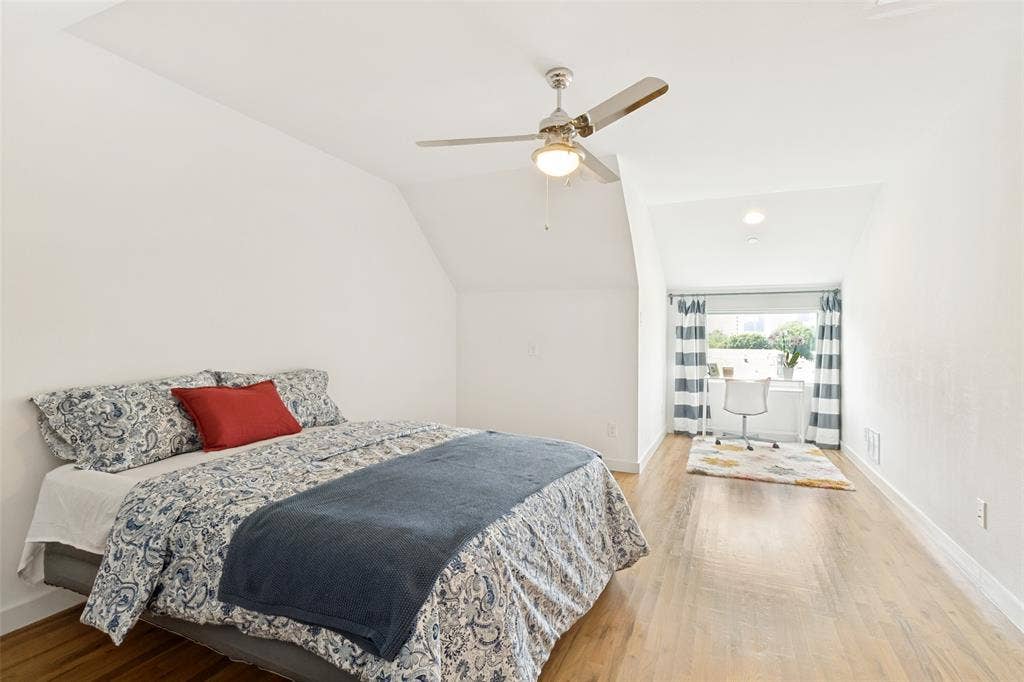 1430 Grigsby Avenue, #104, Dallas, TX 75204 4th Floor Bedroom Suite Generously sized with room for an office or lounge