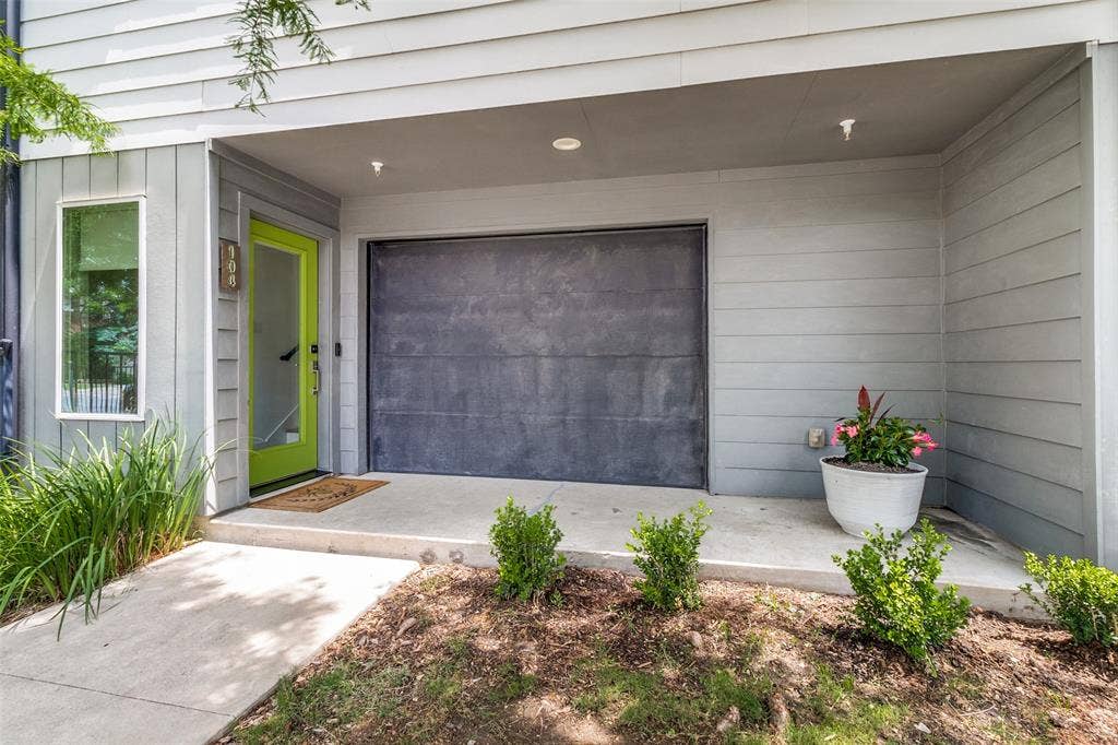 1430 Grigsby Avenue, #104, Dallas, TX 75204 Front patio with unique garage door that opens to the private front yard for added space.