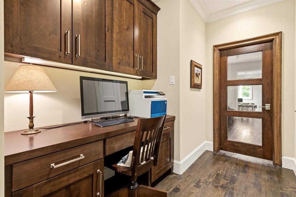 6635 Park Lane, Dallas, TX 75225 Desk space in hallway leading to game room/bonus room