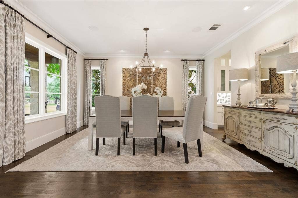 6635 Park Lane, Dallas, TX 75225 Features park views in a tree filled setting.
