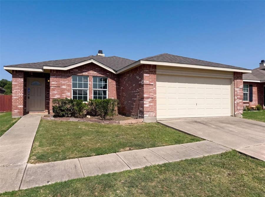 Property photo for 6200 St James Place, Denton, TX