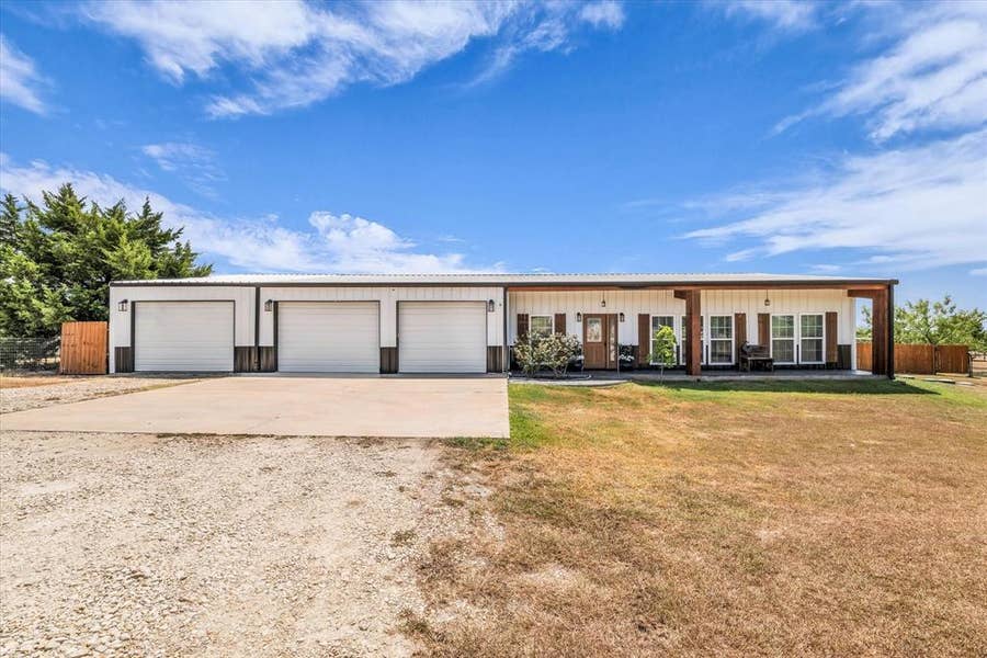 Property photo for 4175 Eddy Gatesville Parkway, Moody, TX