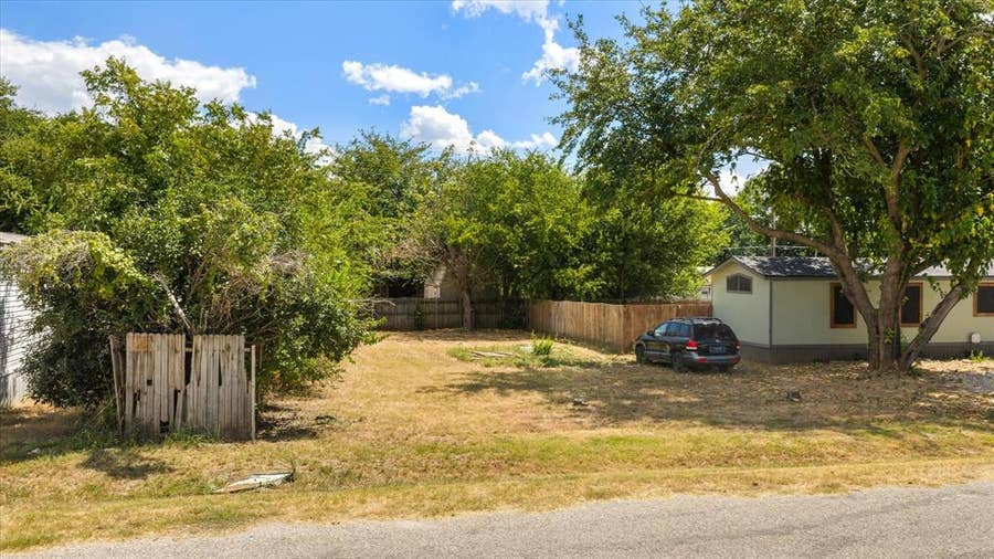 Property photo for 817 Flamingo Road, Granbury, TX