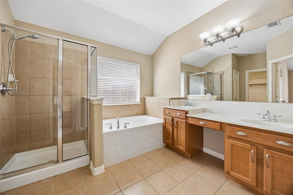 655 Campolina Drive, Grand Prairie, TX 75052 655 Campolina Drive, Grand Prairie, TX 75052