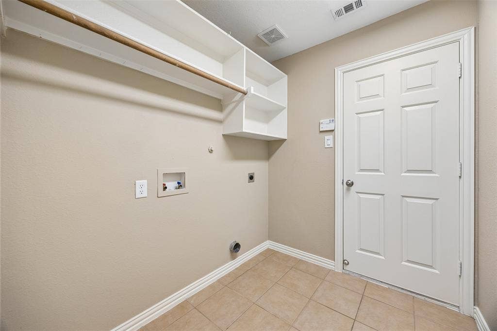 655 Campolina Drive, Grand Prairie, TX 75052 655 Campolina Drive, Grand Prairie, TX 75052