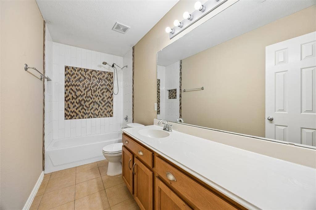 655 Campolina Drive, Grand Prairie, TX 75052 655 Campolina Drive, Grand Prairie, TX 75052