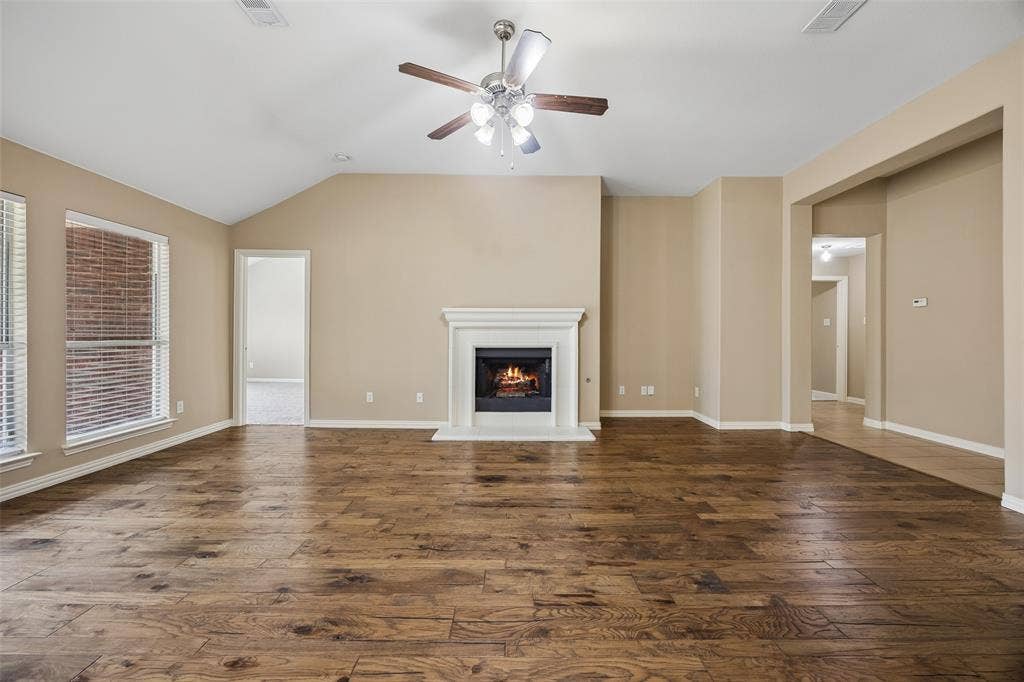 655 Campolina Drive, Grand Prairie, TX 75052 655 Campolina Drive, Grand Prairie, TX 75052
