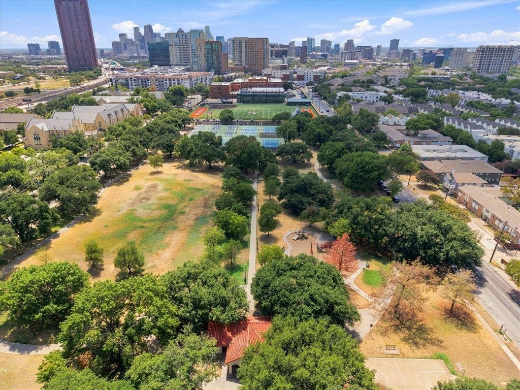 4011 Cole Avenue, #111, Dallas, TX 75204 Central Park is away from Cole Park's expansive green space with mature trees, paved pathways, and an adjacent tennis and pickle Ball Courts.