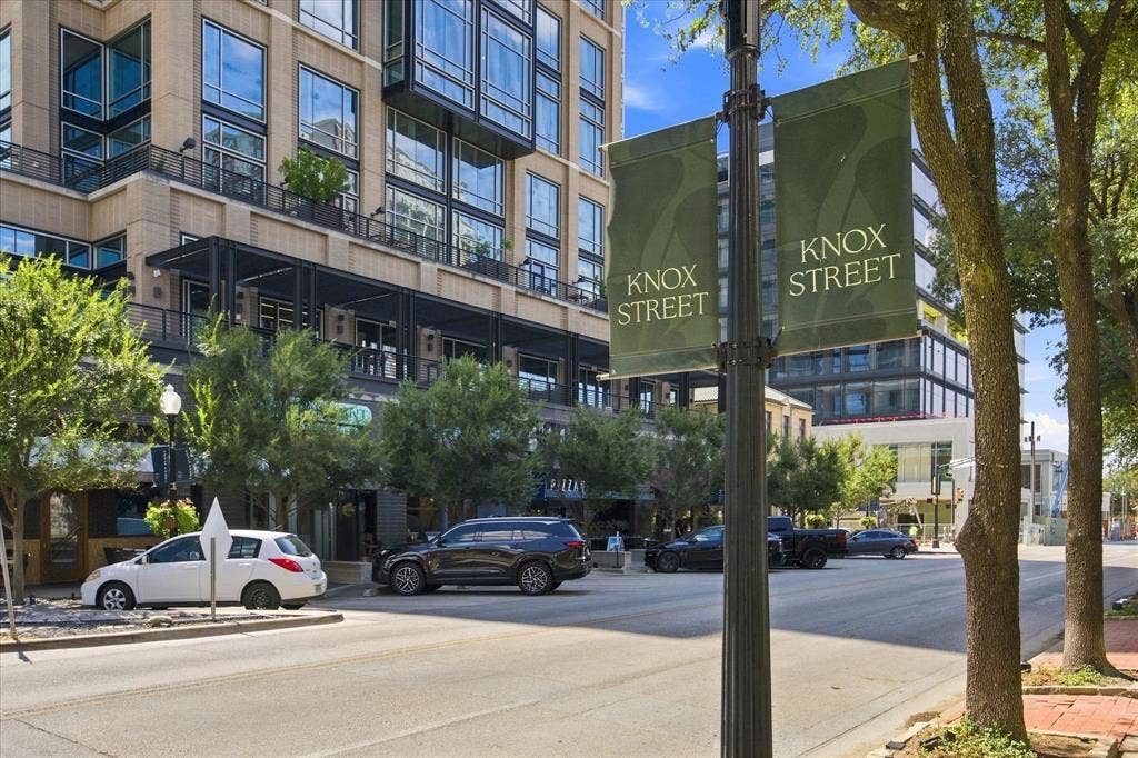 4011 Cole Avenue, #111, Dallas, TX 75204 Approximately a 10-minute walk to Knox Street shopping, dining, and entertainment.