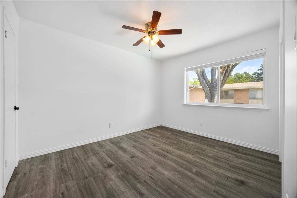 4011 Cole Avenue, #111, Dallas, TX 75204 Secondary bedroom with 2 closets.
