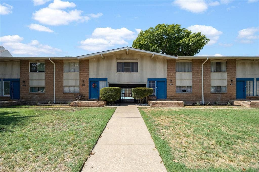 4011 Cole Avenue, #111, Dallas, TX 75204 Front of the Central Park Condominiums.