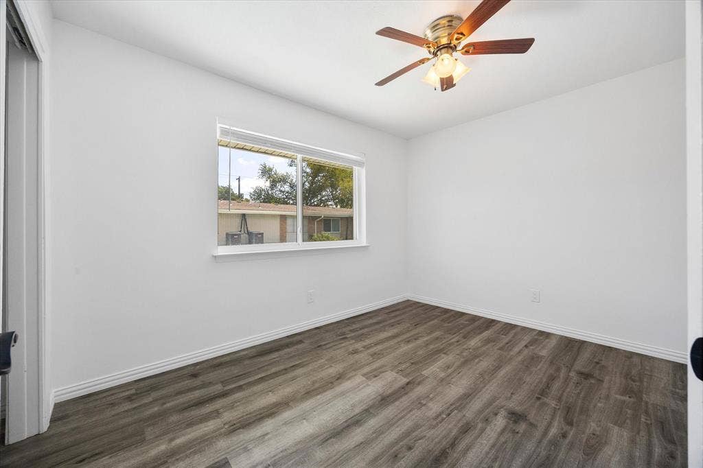 4011 Cole Avenue, #111, Dallas, TX 75204 Spacious primary bedroom with large window and ceiling fan.