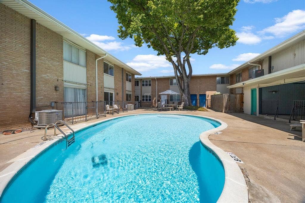 4011 Cole Avenue, #111, Dallas, TX 75204 Community swimming pool.