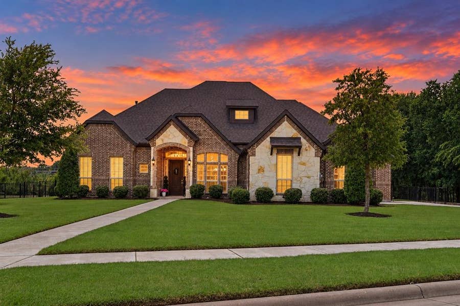 Property photo for 204 Falcon Point Drive, Heath, TX