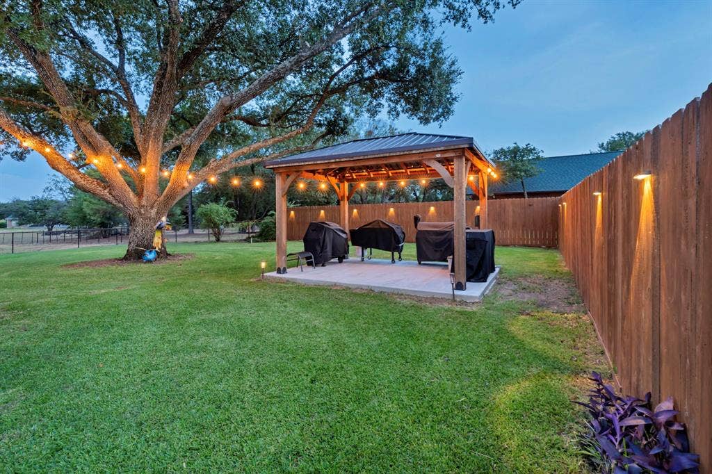 6155 Stephenson Levy Road, Fort Worth, TX 76140 This is an ideal set up for your grilling pleasure! Just off of the pool area.