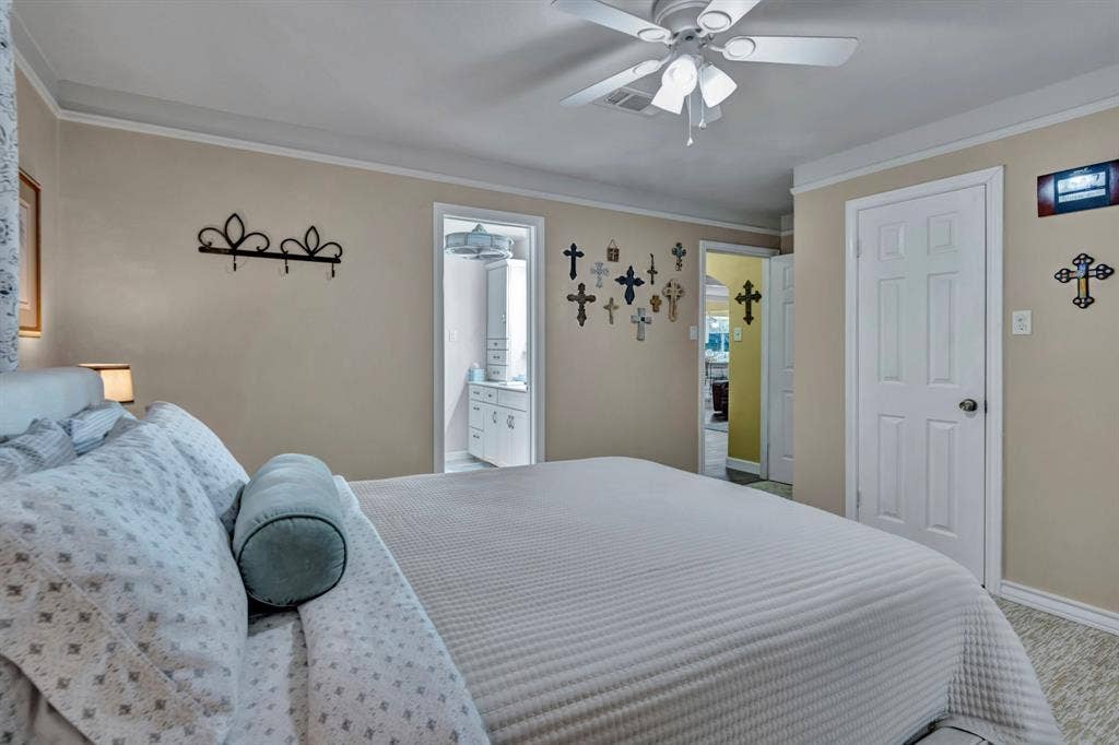 6155 Stephenson Levy Road, Fort Worth, TX 76140 Secondary bedroom with Jack and Jill bathroom