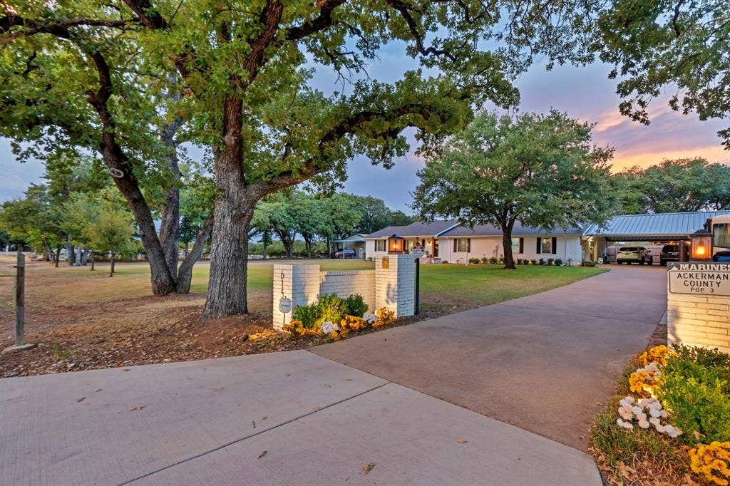 6155 Stephenson Levy Road, Fort Worth, TX 76140 Beautiful entrance into the driveway