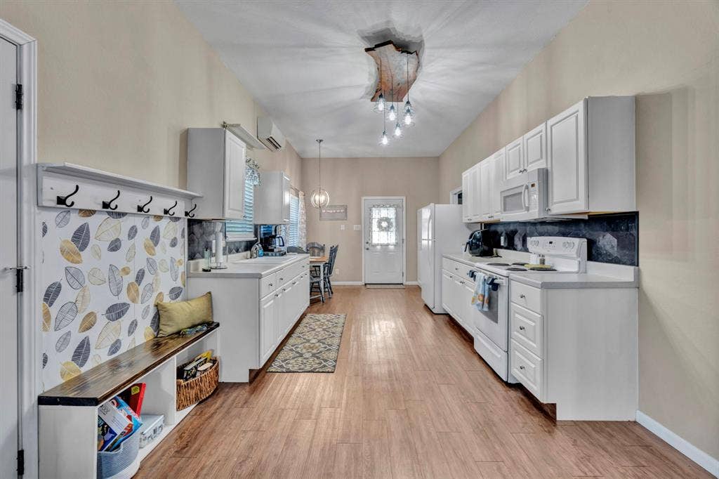 6155 Stephenson Levy Road, Fort Worth, TX 76140 Large and Roomy Kitchen