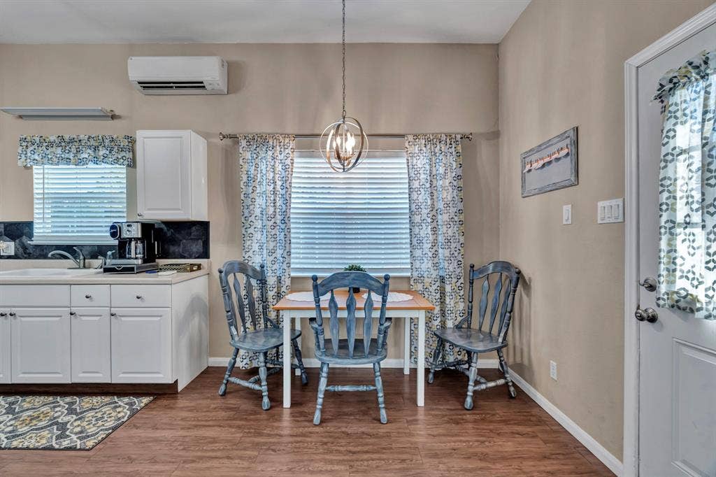 6155 Stephenson Levy Road, Fort Worth, TX 76140 Dining table for the guest home