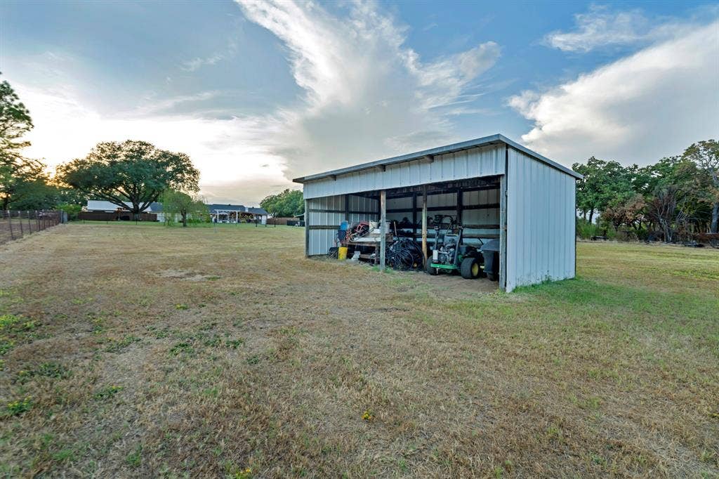6155 Stephenson Levy Road, Fort Worth, TX 76140 Great lean to for storage of hay or lawn equipment