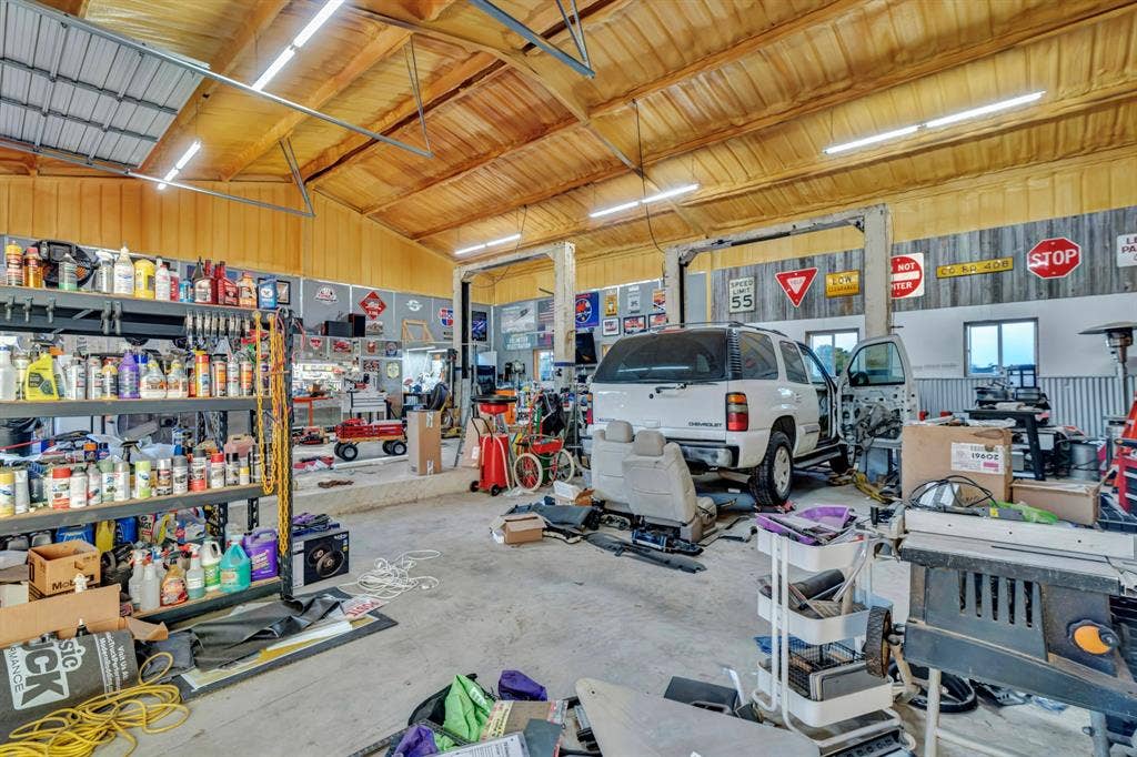 6155 Stephenson Levy Road, Fort Worth, TX 76140 40 x 50 foot insulated shop - a dream for any car enthusiast or someone wanting to run a business inside