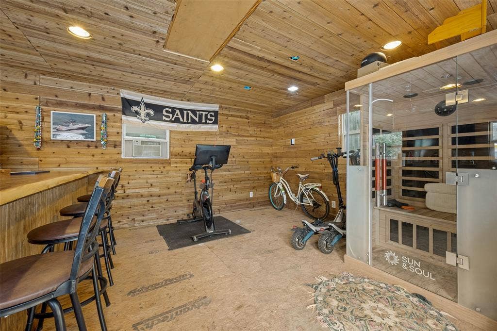 607 W Parkway Street, Denton, TX 76201 Man Cave