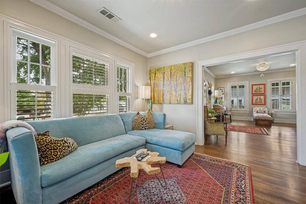 607 W Parkway Street, Denton, TX 76201 607 W Parkway Street, Denton, TX 76201