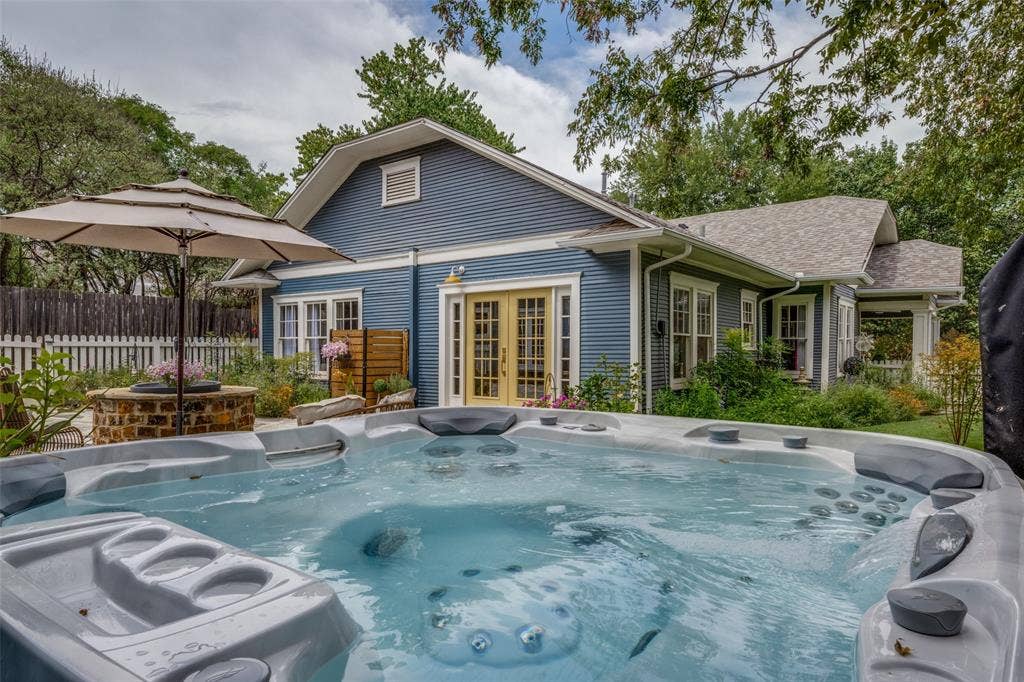 607 W Parkway Street, Denton, TX 76201 607 W Parkway Street, Denton, TX 76201