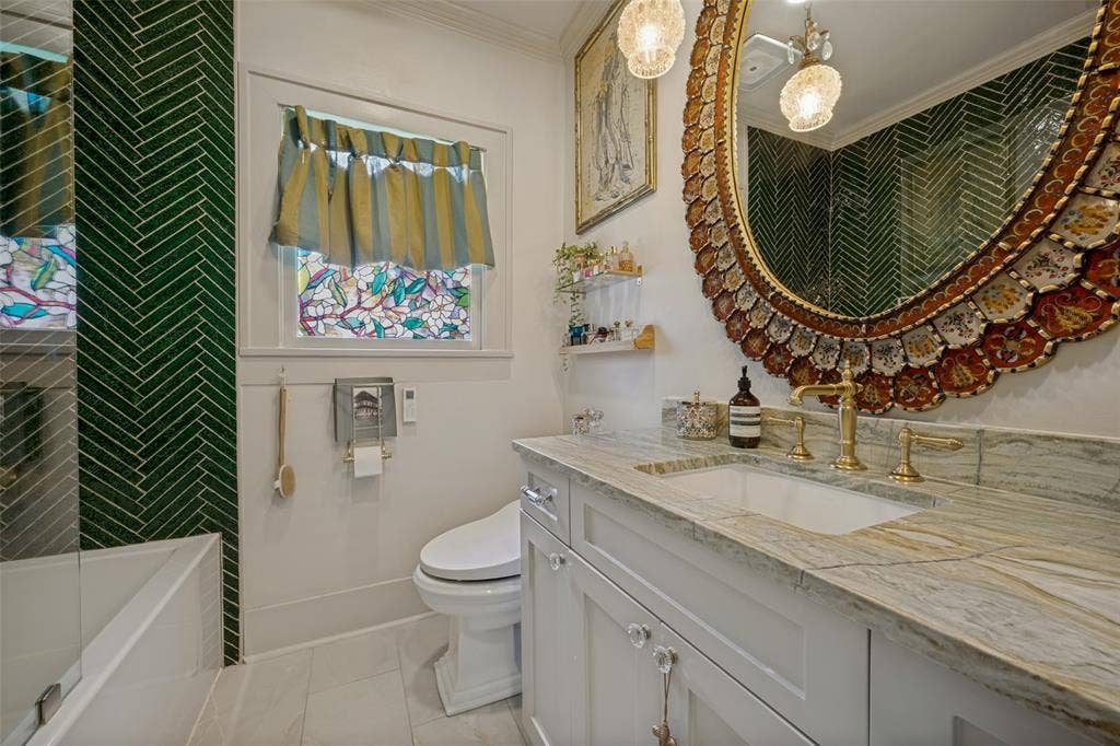 607 W Parkway Street, Denton, TX 76201 607 W Parkway Street, Denton, TX 76201
