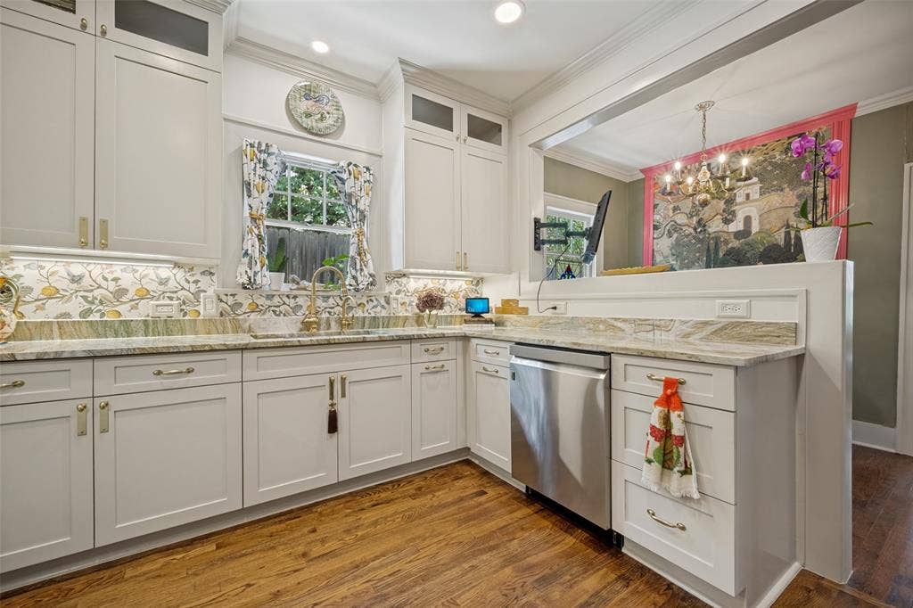 607 W Parkway Street, Denton, TX 76201 607 W Parkway Street, Denton, TX 76201
