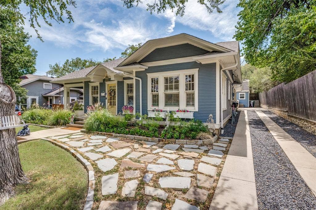 607 W Parkway Street, Denton, TX 76201 607 W Parkway Street, Denton, TX 76201