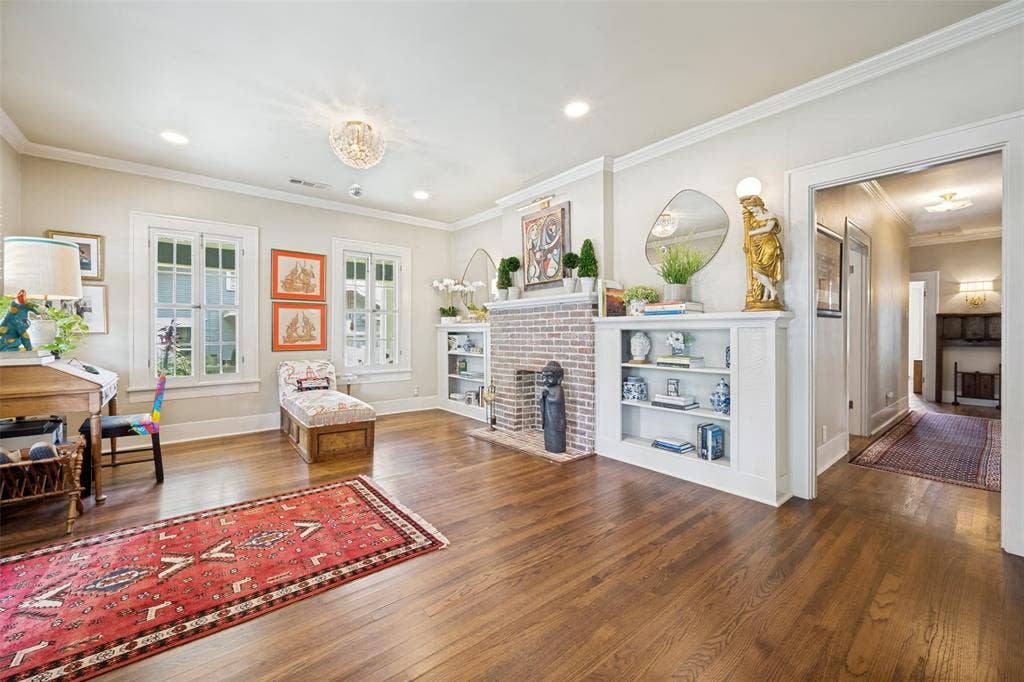 607 W Parkway Street, Denton, TX 76201 607 W Parkway Street, Denton, TX 76201