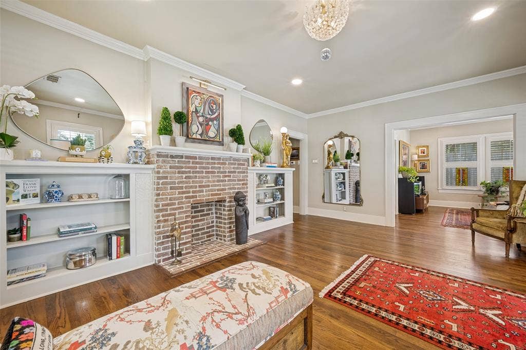 607 W Parkway Street, Denton, TX 76201 607 W Parkway Street, Denton, TX 76201