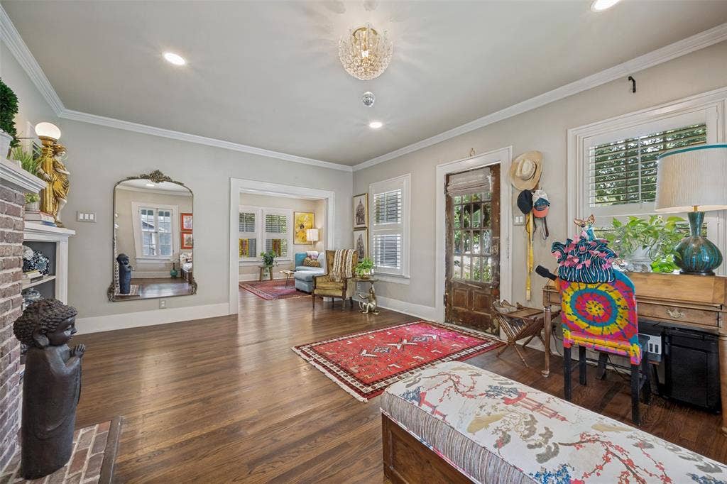 607 W Parkway Street, Denton, TX 76201 607 W Parkway Street, Denton, TX 76201