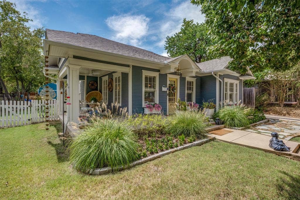 607 W Parkway Street, Denton, TX 76201 607 W Parkway Street, Denton, TX 76201