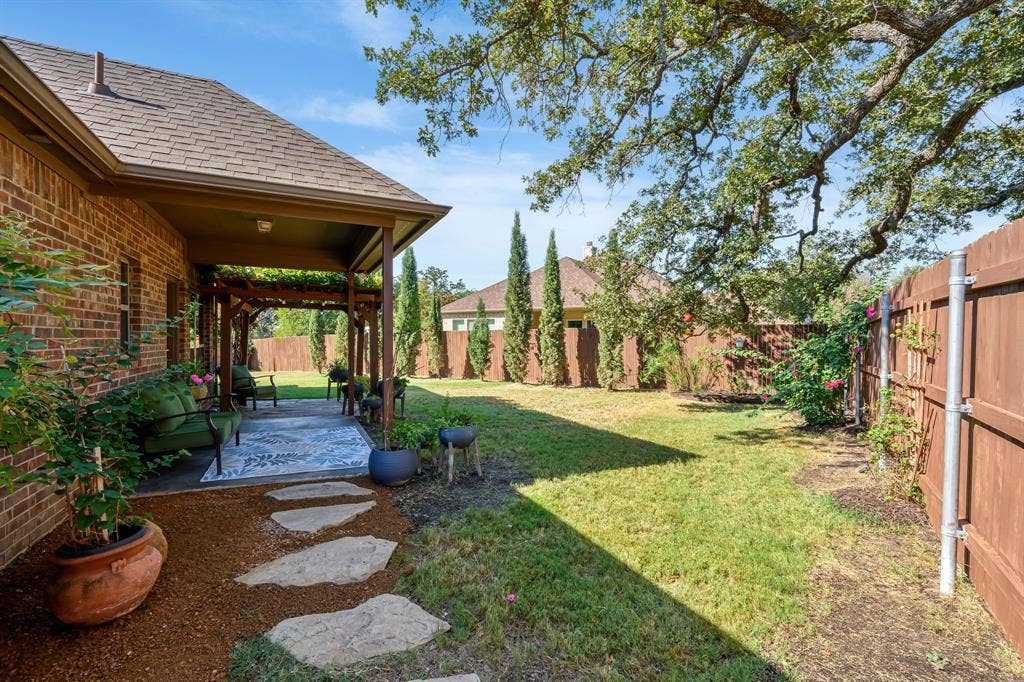 305 Donna Circle, Granbury, TX 76049 305 Donna Circle, Granbury, TX 76049