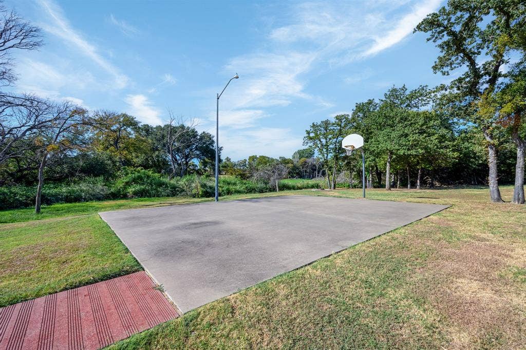 305 Donna Circle, Granbury, TX 76049 305 Donna Circle, Granbury, TX 76049