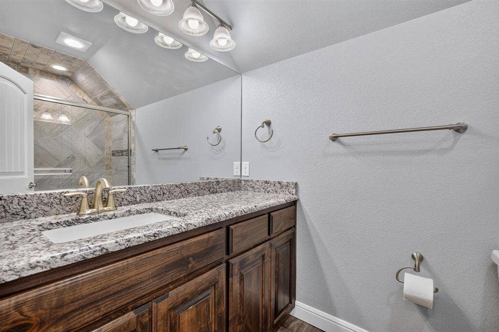 305 Donna Circle, Granbury, TX 76049 305 Donna Circle, Granbury, TX 76049
