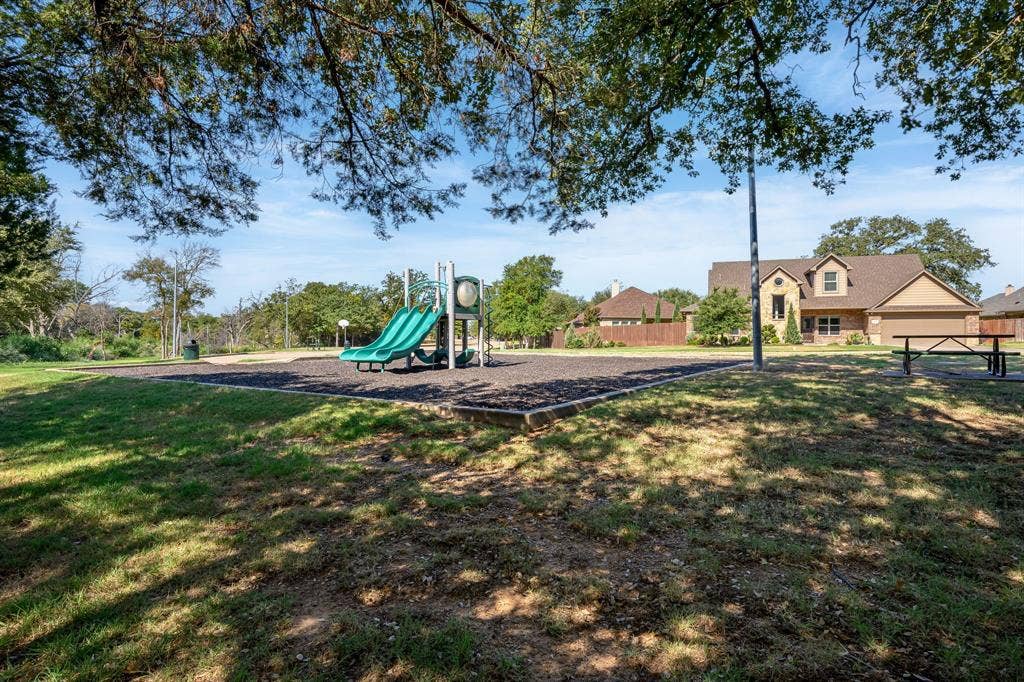 305 Donna Circle, Granbury, TX 76049 305 Donna Circle, Granbury, TX 76049