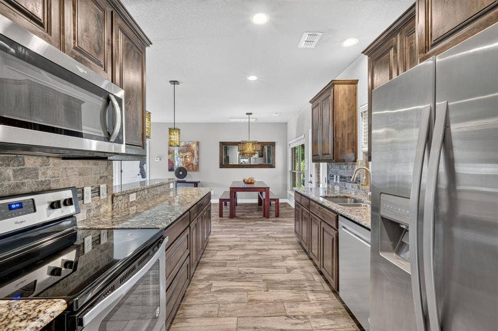 305 Donna Circle, Granbury, TX 76049 305 Donna Circle, Granbury, TX 76049