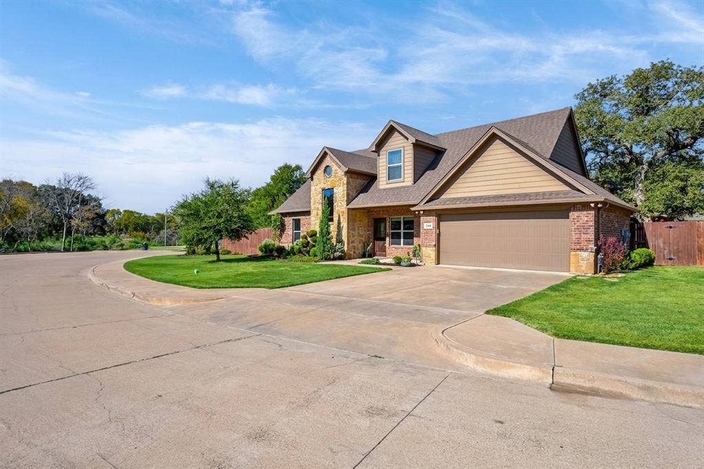 305 Donna Circle, Granbury, TX 76049 Grass virtually enhanced