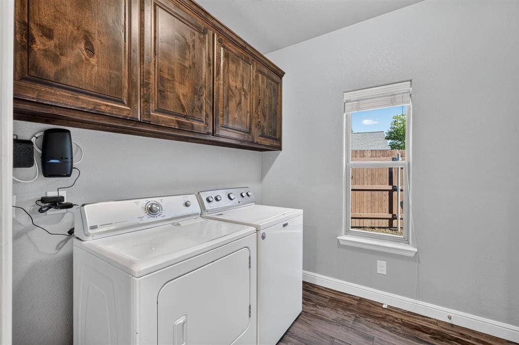 305 Donna Circle, Granbury, TX 76049 305 Donna Circle, Granbury, TX 76049